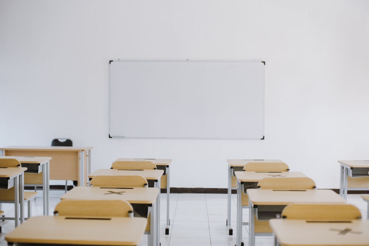 How Acoustic Ceiling Panels Improve Focus and Safety in Classrooms
