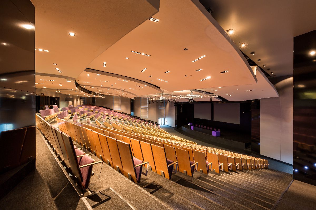 How acoustic panels can be used in an auditoruim