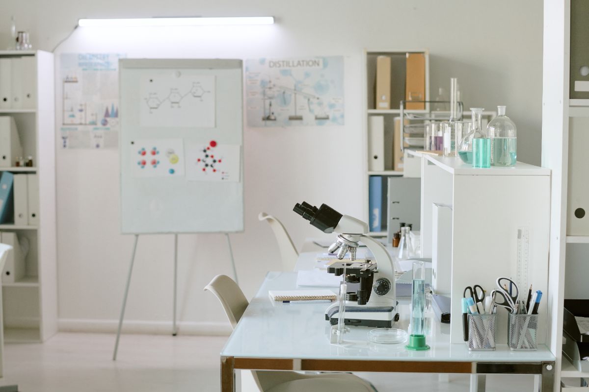 Showing how acoustic panels in laboratories